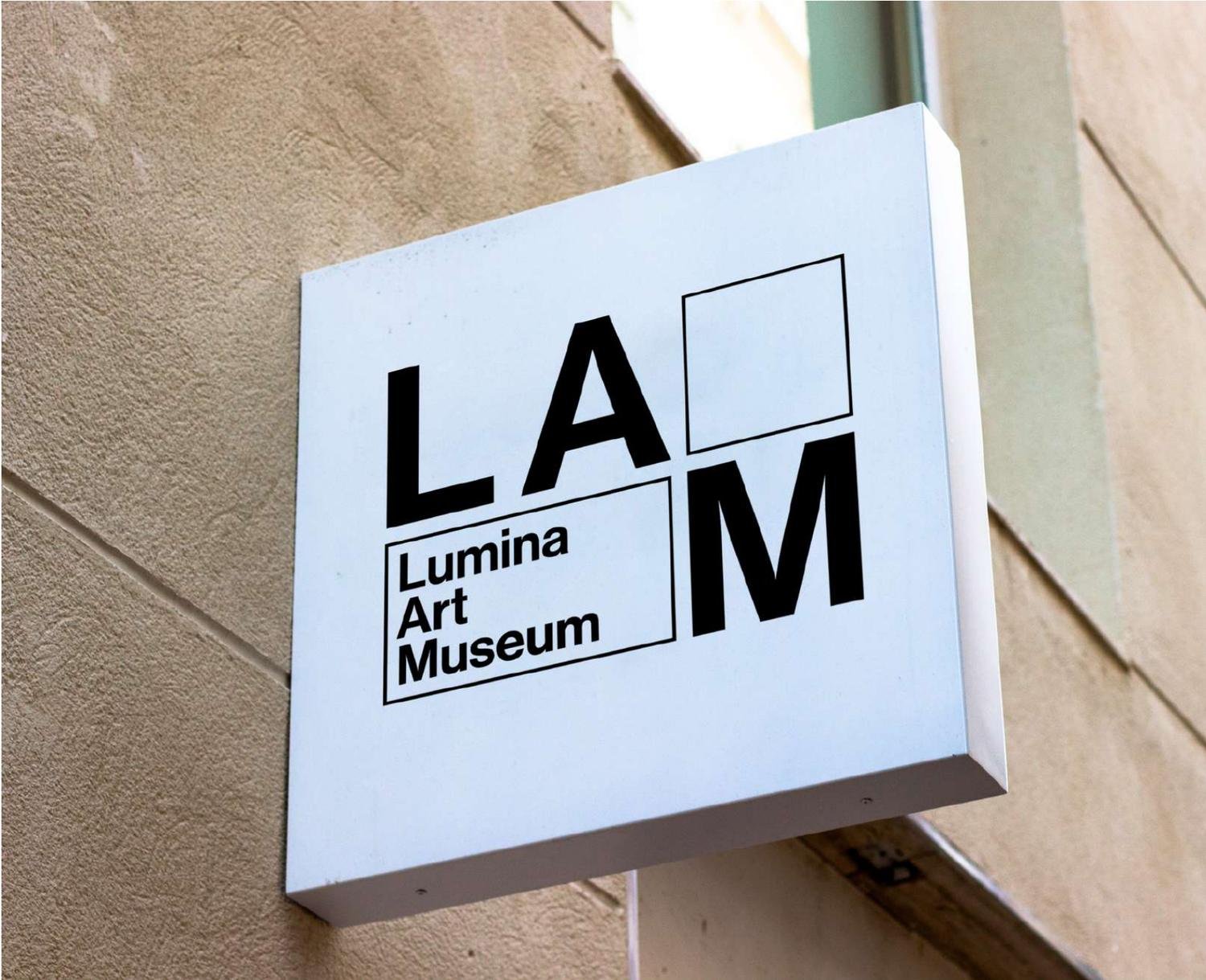 Lumina Art Museum, insegna